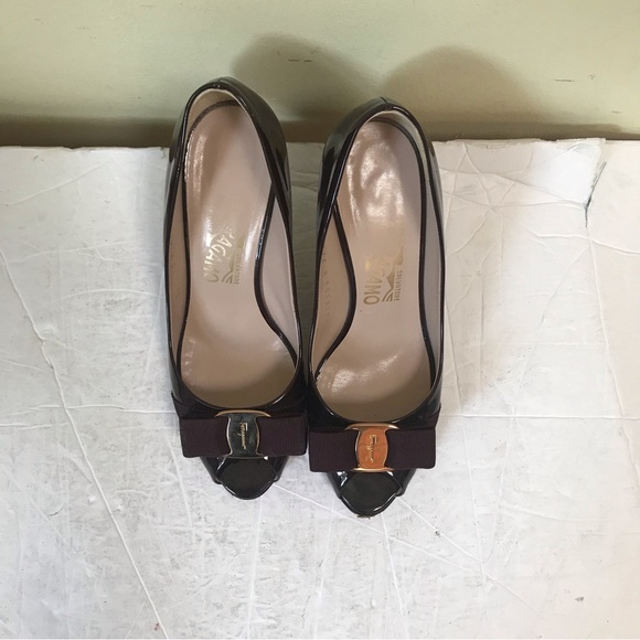 Salvatore Ferragamo Vara Open Peep Toe Pumps Bow Logo Patent Leather Shoes Heels - Picture 9 of 16